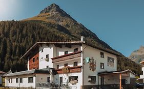 Hotel Alpina